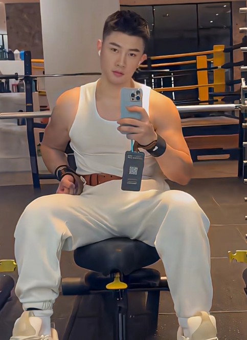 Masseurs Photo_singapore gay massage